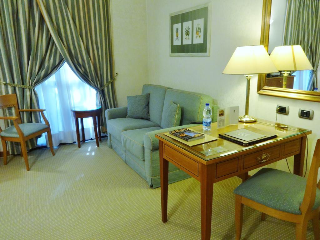 Hotel Excelsior 마젠타 외부 사진