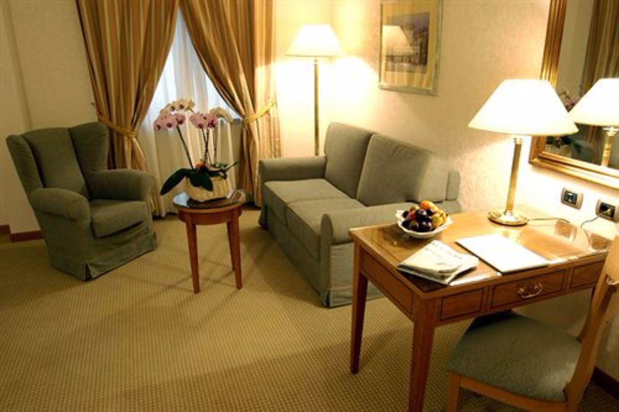 Hotel Excelsior 마젠타 외부 사진